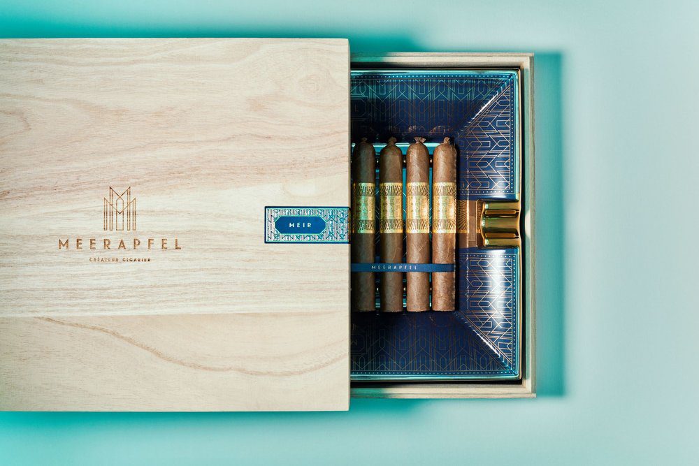 006. MEERAPFEL Cigar Chest and Casket Double Robusto Master Blend Meir.jpg