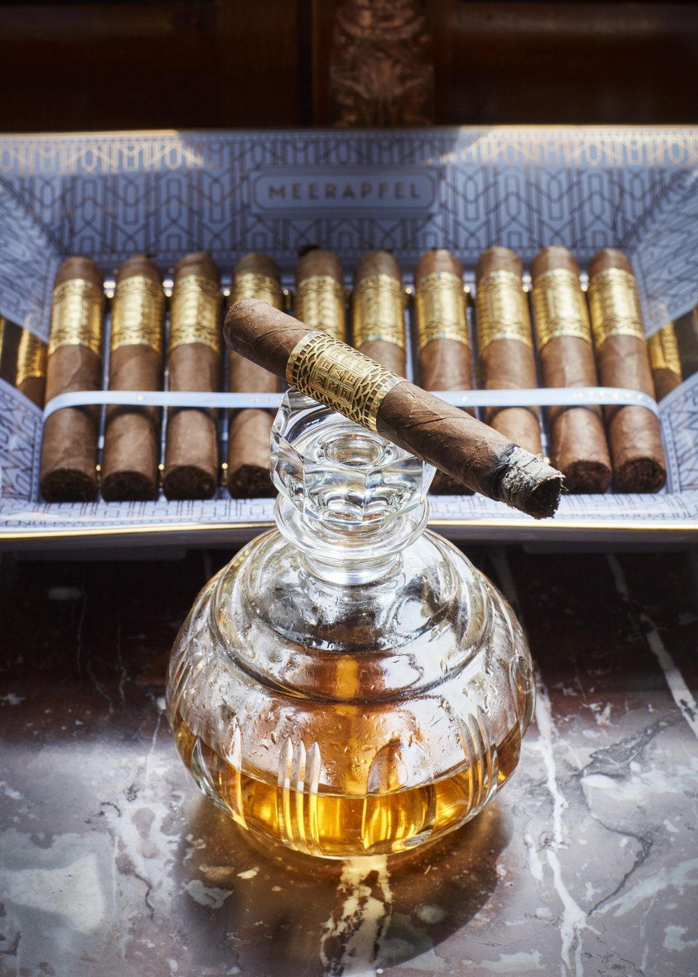 010. MEERAPFEL Cigar Mansion Spirit Cabinet Double Robusto Master Blend Ernest.jpg