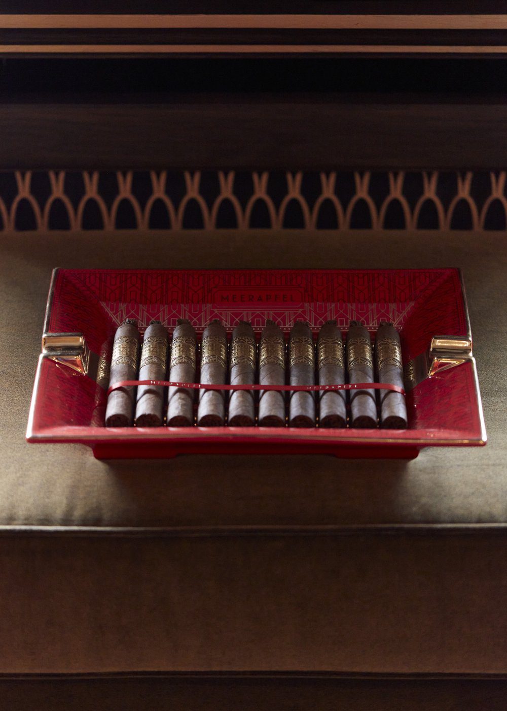 018. MEERAPFEL Cigar Mansion Velvet Cabinet 10 Double Robusto Master Blend Richard.jpg